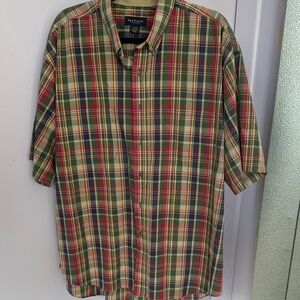 💚Van Heusen Men's Green and Red Plaid Button-Down Shirt